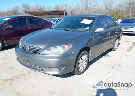 2005 Toyota Camry Le z USA, uszkodzony, nr VIN 4T1BE32K25U603697